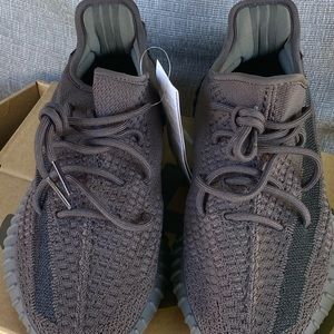 Brand New Yeezy Men’s 7
